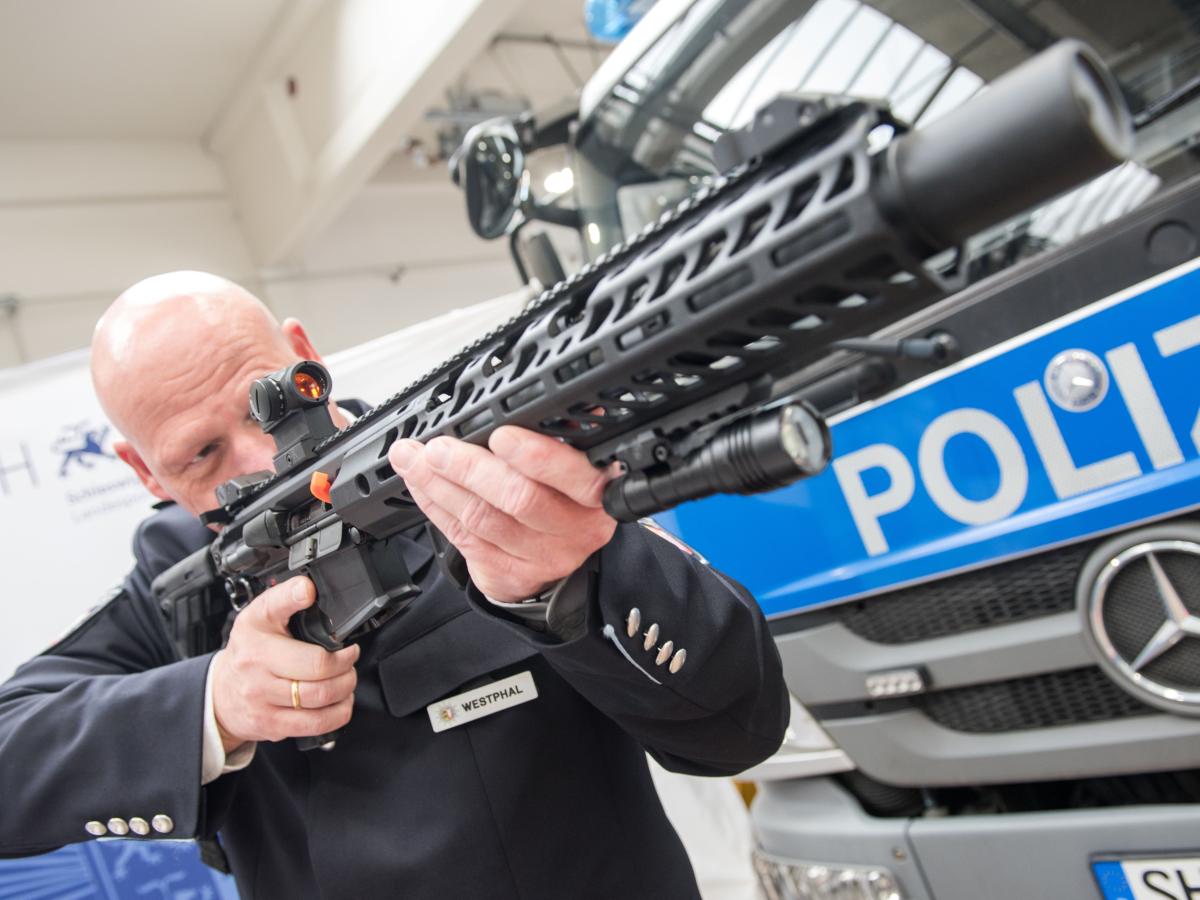 F699- Polizei Tschakostern Auflage Schleswig Holstein Aluminium neu 