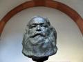 Eine Büste von Karl Marx, erschaffen von dessen Urenkel Karl-Jean Lonquet (1904-1981), steht am 06.05.2016 im Karl-Marx-Haus in Trier. 