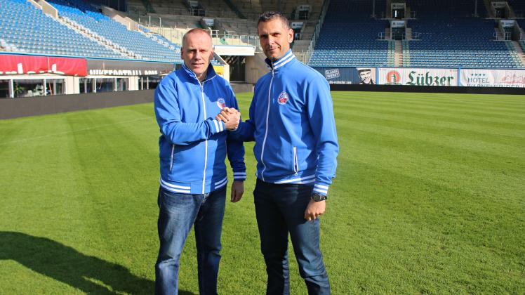 Gemeinsam für die Zukunft des FC Hansa arbeiten ab Juli Axel Rietentiet (links9) als neuer Trainer der U 21 des FCH und der zukünftige Leiter des Nachwuchsleistungszentrums Stefan Karow.