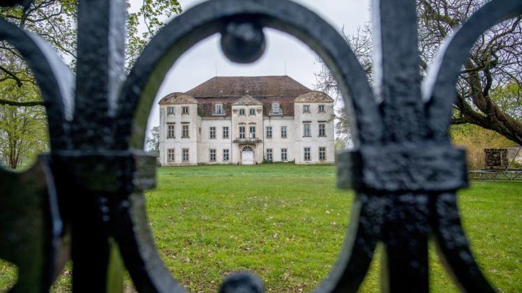 Knapp dem Dornröschenschlaf entronnen: Schloss Ivenack wird seit einiger Zeit nach und nach behutsam restauriert. 