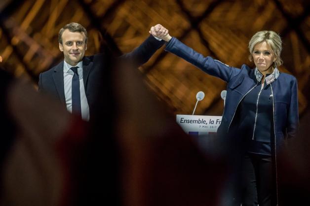 Emmanuel Macron mit seiner Ehefrau Brigitte in der Wahlnacht 2017. 