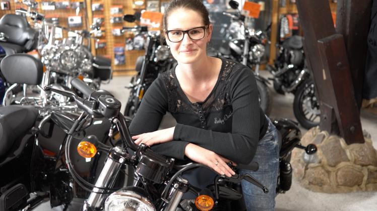 Harleys sind ihre große Leidenschaft. Johanna Müller ist mit ihnen groß geworden, hat sie in den USA gefahren.