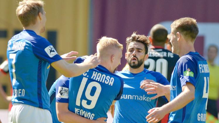 Einmal noch jubeln für den FC Hansa: Wenngleich Tim Väyrynen, Bryan Henning, Selcuk Alibaz und Tommy Grupe den Rostocker Drittligisten verlassen, wollen sie doch am Montag den Landespokal holen. Einmal noch jubeln für den FC Hansa: Wenngleich Tim Väyrynen, Bryan Henning, Selcuk Alibaz und Tommy Grupe den Rostocker Drittligisten verlassen, wollen sie doch am Montag den Landespokal holen.