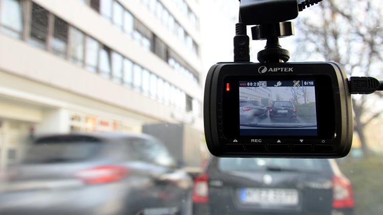 Am Dienstag hatte der BGH in Karlsruhe entschieden, dass Aufnahmen von Dashcams bei Unfällen als Beweis vor Gericht verwendet werden können. 
