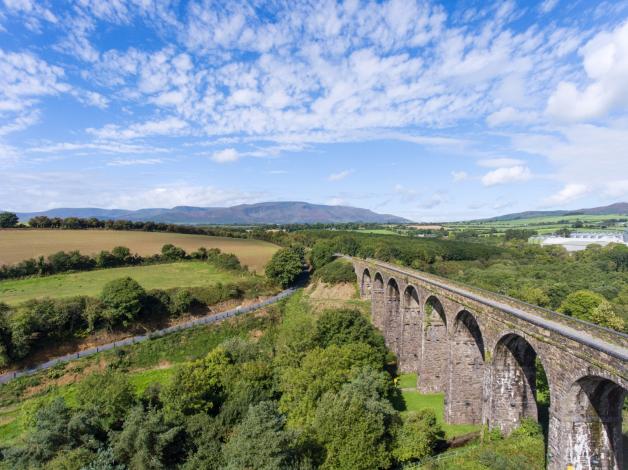 Auch über Viadukte wird geradelt – wie hier bei Kilmacthomas. Auch über Viadukte wird geradelt – wie hier bei Kilmacthomas.