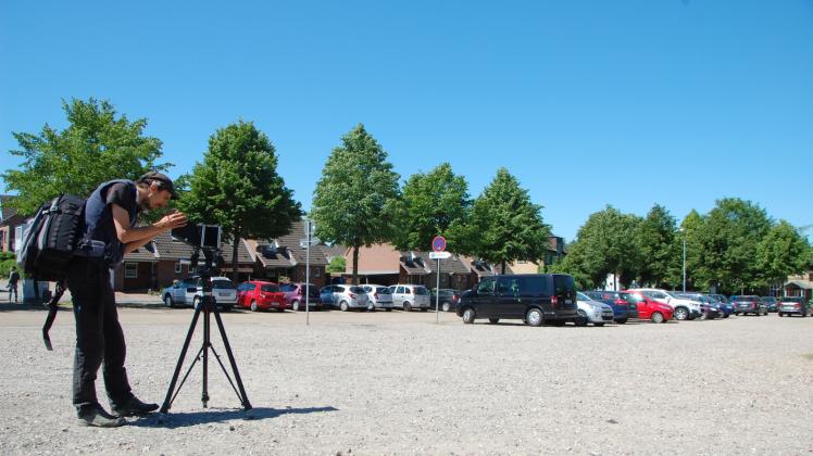 Mit seiner analogen Großformat-Kamera macht Jan Schenck seine Detailaufnahmen. Panorama-Bilder fertigt er anschließend digital.