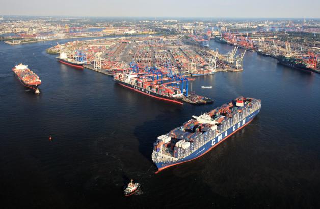3.652 Mal haben Containerschiffe 2017 am Hamburger Hafen angelegt. 