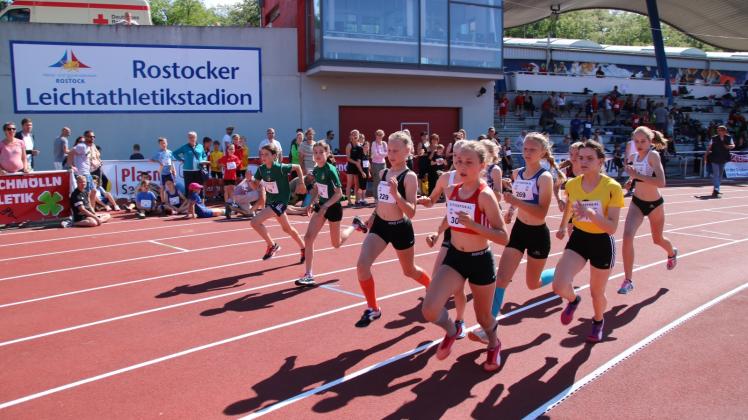 Starkes Rennen: Pia Herklotz (im gelben HSV-Trikot) lief über die 800 m auf den Bronzerang.