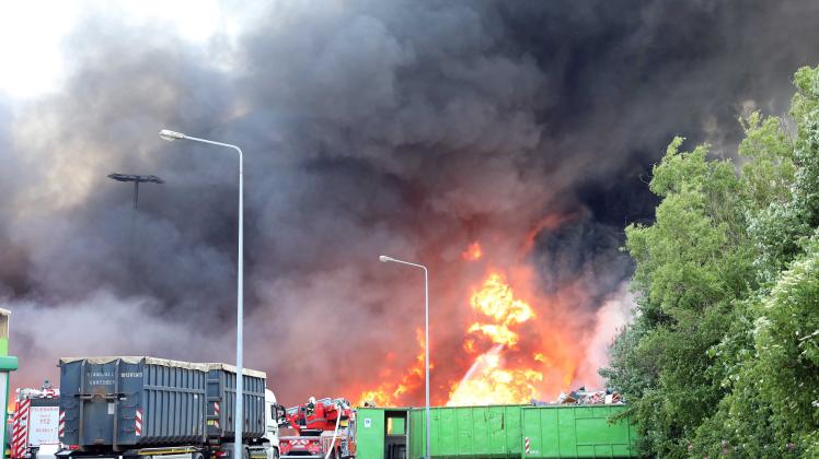 Großbrand Müllanlage in Rostock