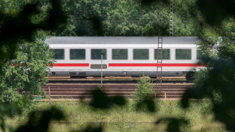 Blutige Messerattacke: Der Intercity aus Köln steht in Flensburg am Bahnhof.