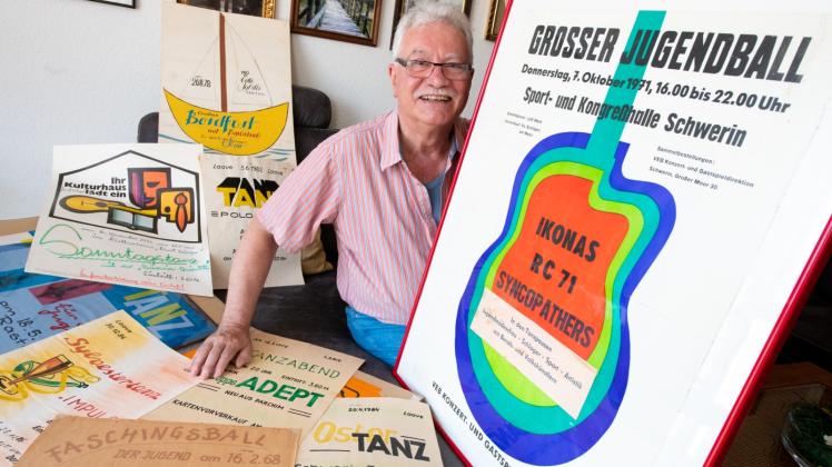 Das waren noch Zeiten: Bernd Grabe hat die Plakate von den Auftritten seiner Bands gesammelt.