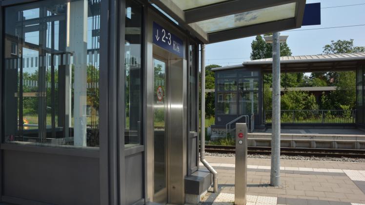 Die Fahrstühle am Bahnhof Schwaan: Beide sind zurzeit außer Betrieb. 