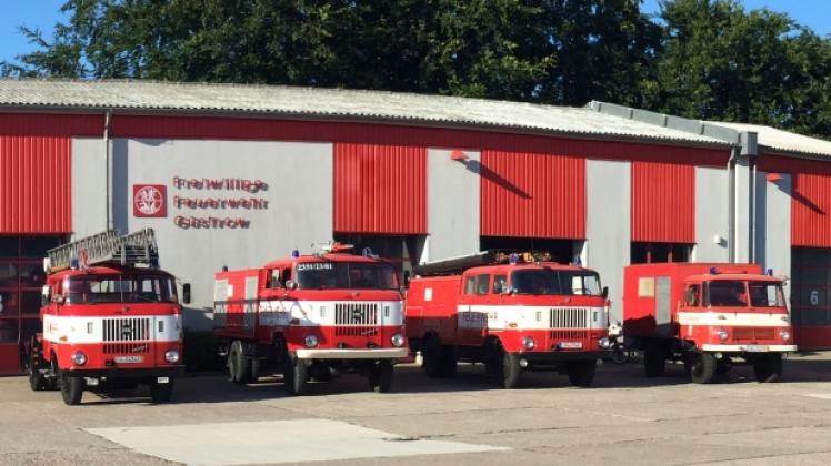 Mer als 100 historische Feuerwehrfahrzeuge werden Sonnabend bei der Parade durch Güstrow fahren. 