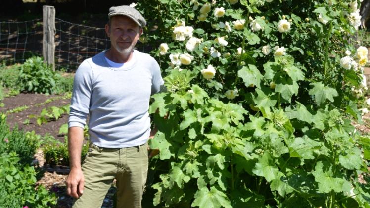 Sein Garten ist noch nicht perfekt, aber vorzeigbar, meint Rüdiger Hansen.