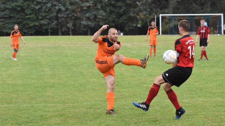 Zum 16. Mal zugeschlagen: Mario Rahmel traf beim Rostocker FC zum zwischenzeitlichen 1:1, dem SV Klein Belitz droht nach dem Punktgewinn nun aber der sportliche Abstieg. 