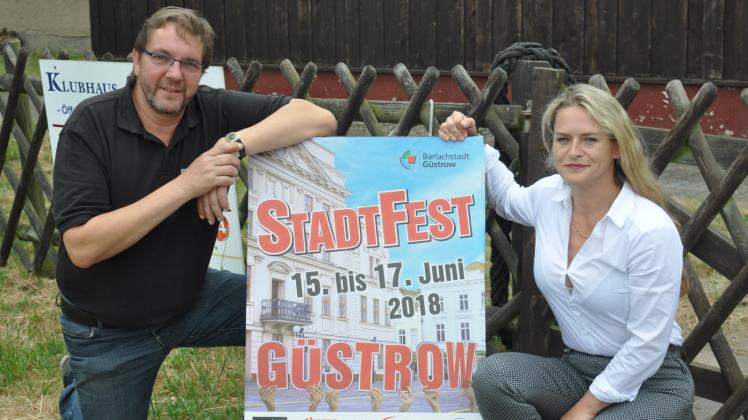 Seit dem Jahr 2012 veranstalten sie das Güstrower Stadtfest: Renaldo und Ulrike Nitzschke von der Güstrower Pro-Show-Eventtechnik. Für das 26. Stadtfest haben sie ein umfangreicheres Programm auf die Beine gestellt. 