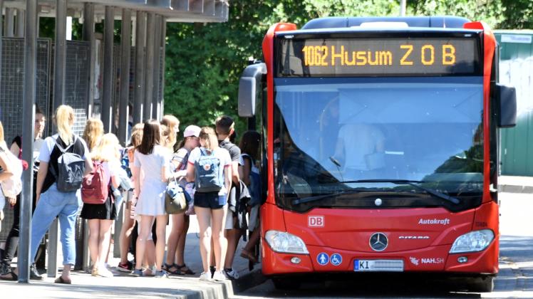 Die Linienbusse fahren weiter – die neuen Fahrpläne und das neue Rufbus-System liegen erst einmal auf Eis.