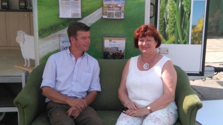 Dialog auf dem Grünen Sofa: Hier die Premiere mit Regina Rinas, der Leiterin des Staatlichen Amtes für Landwirtschaft und Umwelt und Thomas Eben von der Agrikultur Prislich. 