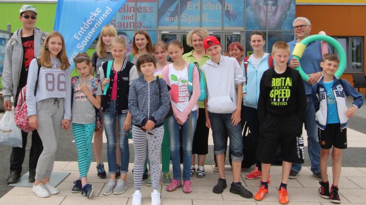 Die Gäste der Kirchengemeinde Lüssow, Mädchen und Jungen aus Shodino, entdeckten gestern das Güstrower Erlebnisbad „Oase“.