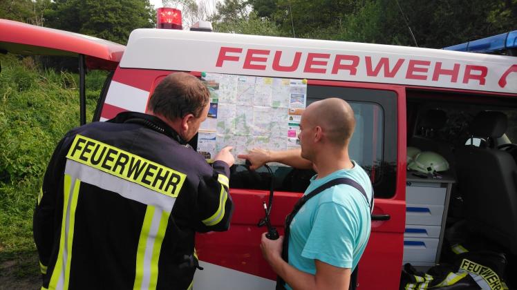 Suche nach dem Vermissten: Polizei und Feuerwehr waren in Klein Raden im Einsatz. 