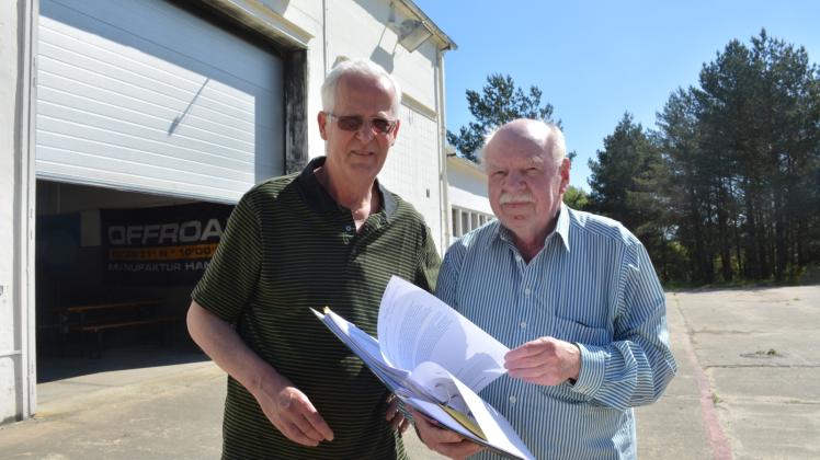 Fassungslos: Jürgen Fülle (r.) und Pim de Bruijn konnten nicht glauben, was sie im Beitragsbescheid lasen.