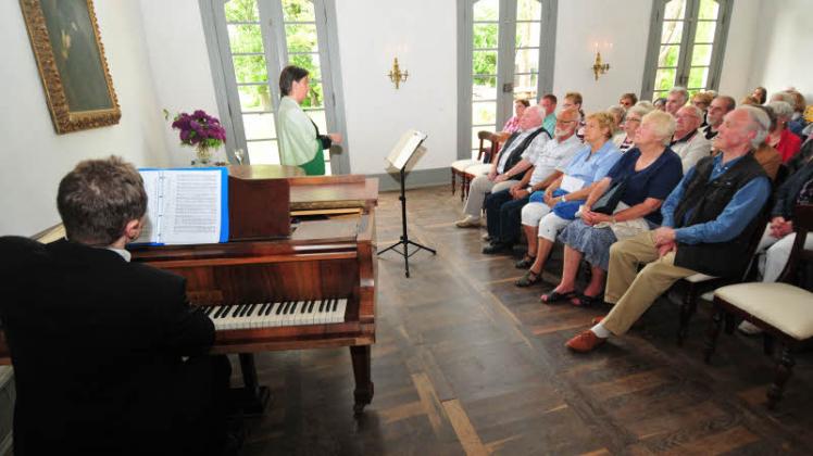 Der Gartensaal des Gutshauses in Ganzow ist Ort der Liederabende. Die Veranstaltung ist in den vergangenen Jahren immer beliebter geworden. 