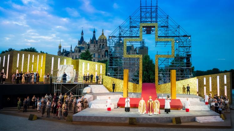 Puccinis Oper „Tosca“ wird auf dem Schweriner Alten Garten zu erleben sein.