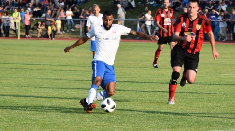 Ein Treffer gelang Del-Angelo Williams im ersten Testspiel des FC Hansa beim 16:0 gegen Wöpkendorf.  