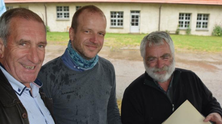 Freude über das neue Projekt:  Hans-Georg Harloff von der Leaderaktionsgruppe, Leader-Regionalmanager Olaf Pommeranz und Ernst Schützler vom Verein Bützower Land (v.l.n.r.). 
