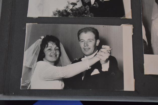Mit Schwung ins Eheleben: Rita und Dieter Plückhahn am Tag ihrer Hochzeit, 24. Juni 1966 