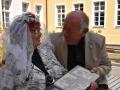 Verliebte Blicke: In mehr als 50 gemeinsamen Jahren haben Rita und Dieter Plückhahn die Gefühle füreinander erhalten können. Auch den Schleier von der Hochzeit gibt es noch. 