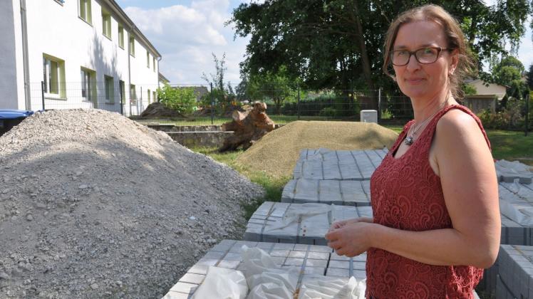 Schöne Sache: Schon bald will der Elternrat der Moosterzwerge, hier Kati Panzer, die Südterrasse bauen. 