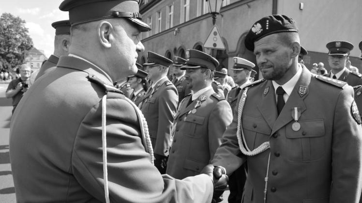 Der Leiter der regionalen Abteilung zur Terrorbekämpfung, Adam Pawlak (r.), kam vergangene Woche ums Leben. 
