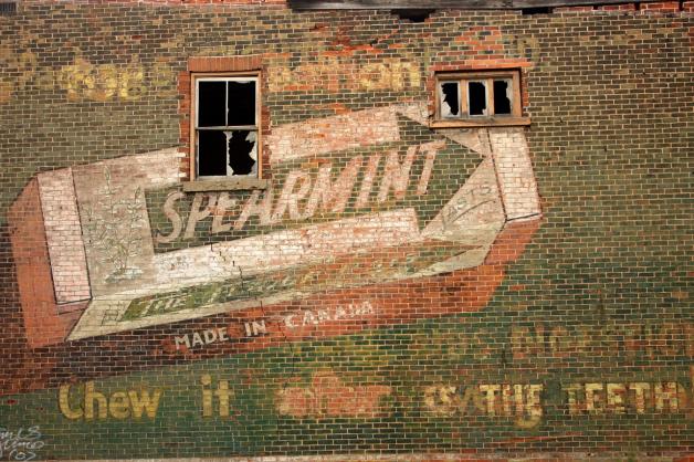 Wrigley&apos;s Spearmint Kaugummi war in den 1970er und 1980er Jahre sehr beliebt und lieferte mit „Wrigley&apos;s Spearmint Gum, Gum, Gum“ einen der bekanntesten Werbejingles aller Zeiten. 