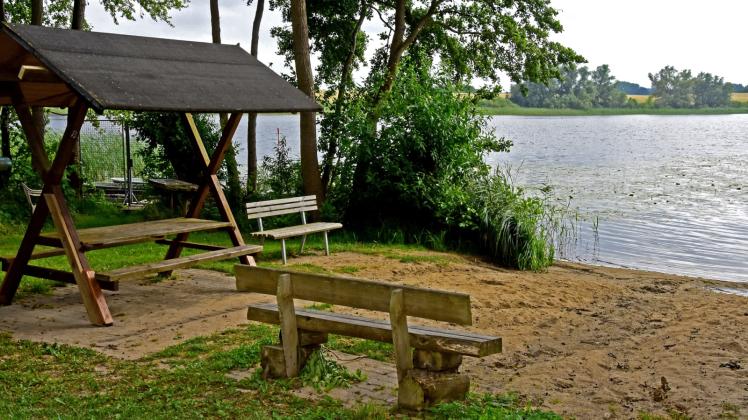 Ein gut gepflegtes Idyll ist der kommunale Platz an der Badestelle des Kobrower Hofsees.