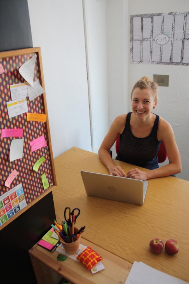 Lisa Tegge vom Verein für Erlebnispädagogik organisiert mit ihren Kollegen Klassenfahrten für Kinder und Projekte – Besonderheit: Wie die aussehen, entscheiden die Kinder selbst. Der Verein existiert seit April. Im Valley sind sie noch ganz frisch. „Der Gemeinschaftsgeist passt gut zu unseren Projekten. Die Atmosphäre ist inspirierend.“ Sie wollen nun auch mit den Medienpädagogen von HaNep aus dem Valley, die sich zum Beispiel kindgerecht dem Thema Cybersucht nähern, kooperieren. Lisa Tegge vom Verein für Erlebnispädagogik organisiert mit ihren Kollegen Klassenfahrten für Kinder und Projekte – Besonderheit: Wie die aussehen, entscheiden die Kinder selbst. Der Verein existiert seit April. Im Valley sind sie noch ganz frisch. „Der Gemeinschaftsgeist passt gut zu unseren Projekten. Die Atmosphäre ist inspirierend.“ Sie wollen nun auch mit den Medienpädagogen von HaNep aus dem Valley, die sich zum Beispiel kindgerecht dem Thema Cybersucht nähern, kooperieren.