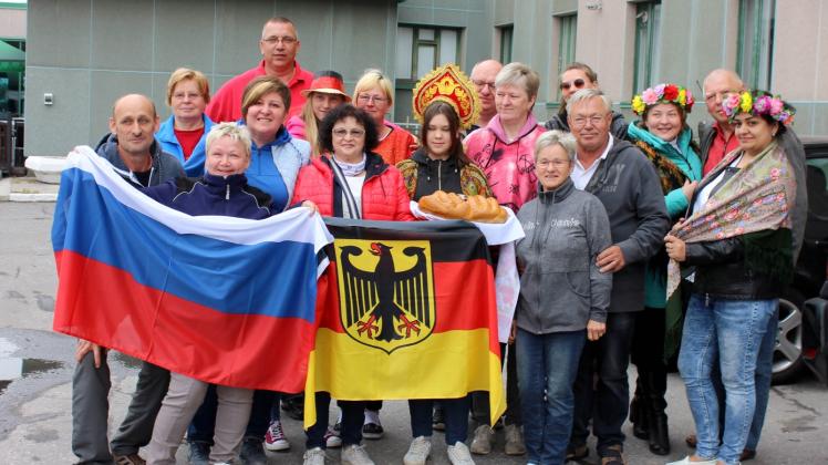 Mit Brot und Salz wurde die deutsche Reisgruppe in Murmansk begrüßt. 
