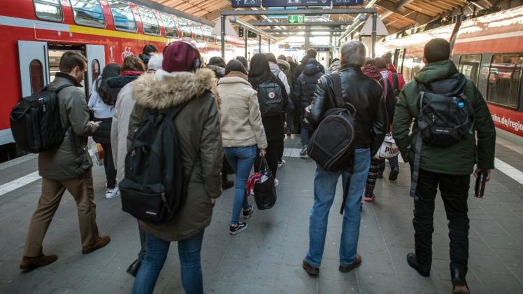 Volle Pendlerzüge wie der RE1 zählen in Brandenburg zum Alltag. 