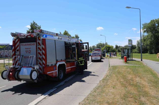 Schwerer Unfall in Rostock: Kind nach Verlassen eines Linienbusses von Auto erfasst und schwer verletzt Schwerer Unfall in Rostock: Kind nach Verlassen eines Linienbusses von Auto erfasst und schwer verletzt