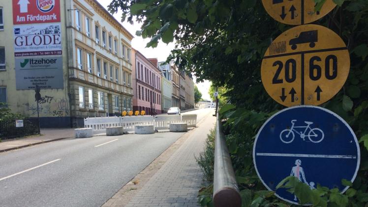 Zu schmal: Kombinierter Geh- und Radweg an der unteren Husumer Straße.