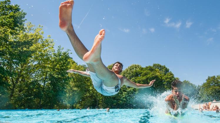 Sommer, Sonne, Wasserspaß: Die Badbetreiber im Kreis freuen sich über die Ausnahmesaison, die ihnen der trockene Sommer beschert.