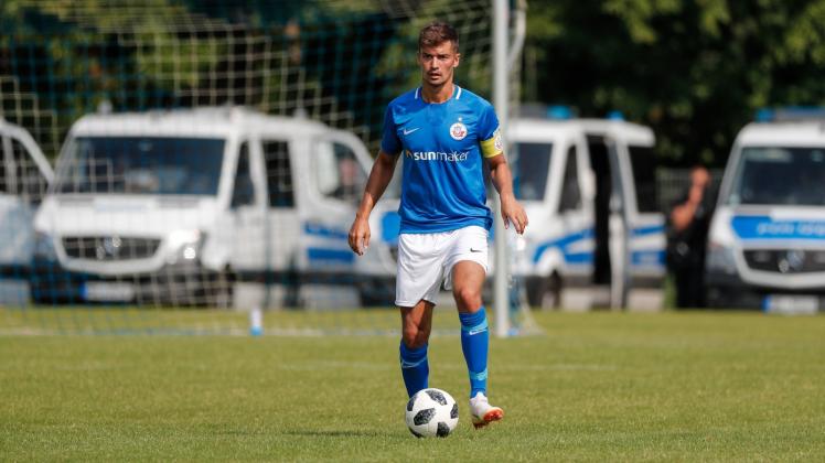 Will mit der Kogge weitersegeln: Abwehrmann Julian Riedel verlängert mit dem FC Hansa für zwei weitere Jahre. Am Sonntag läuft er als Kapitän gegen Cottbus auf. 