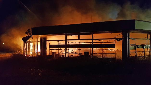 Großbrand einer Lagerhalle in Satow (LRO)