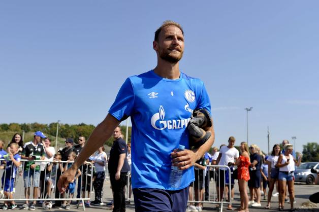 Benedikt Höwedes verlässt endgültig Schalke 04 und wechselt zu Lokomotive Moskau nach Russland. 