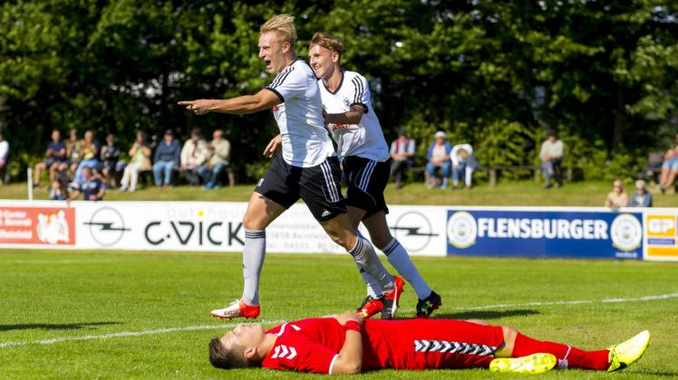 Kristof Rönnau (li.) will mit dem SV Preußen Reinfeld mehr Gegner in der Landesliga Holstein abhängen, als noch in der vergangenen Saison. Der Stürmer erzielte letztes Jahr 22 Tore.