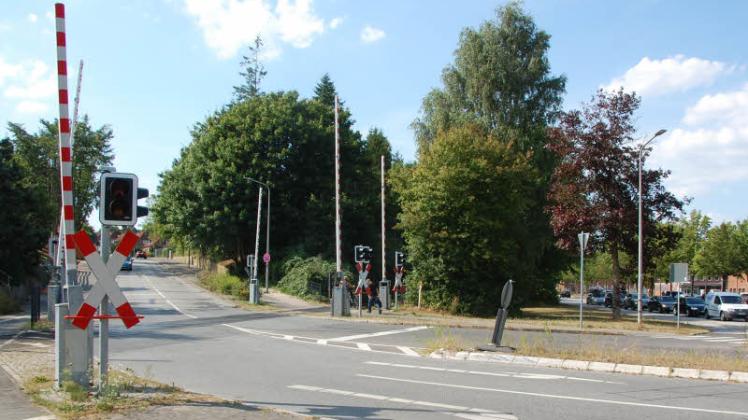 Am Bahnübergang Domstag soll ein Haltepunkt entstehen, wahrscheinlich auf der Rasenfläche zwischen B 76 und Bahnlinie in Richtung Innenstadt.
