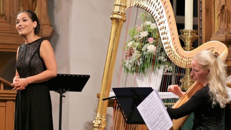 Meike Leluschko brilliert mit ihrer Duopartnerin Jenny Ruppik an der Harfe. 