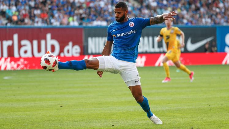 Doppelpack zum Heimdebüt: Neuzugang Cebio Soukou erzielte beide Treffer des FC Hansa beim 2:0 gegen Eintracht Braunschweig. 