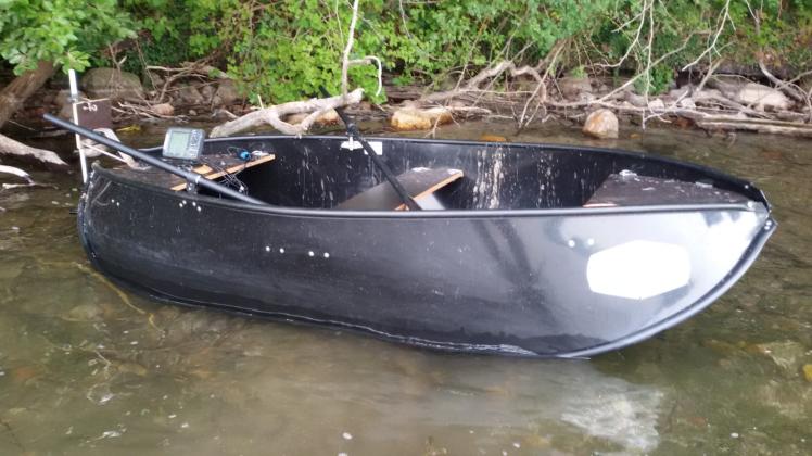 Dieses Boot mit Angelausrüstung und Fischfinder wurde am Morgen gefunden.
