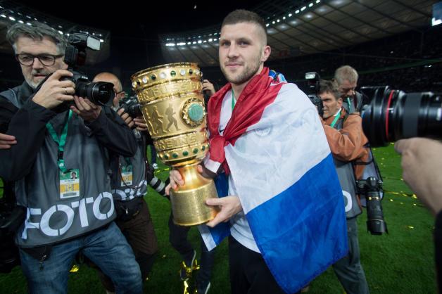 Pokalheld Ante Rebic bleibt Eintracht Frankfurt erst einmal erhalten. Der kroatische Vizeweltmeister verlängerte seinen Vertrag bis 2022 bei den Hessen.